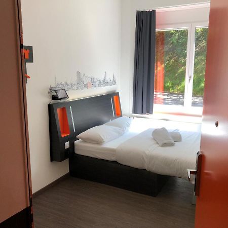 Easyhotel Zurich West Bagian luar foto