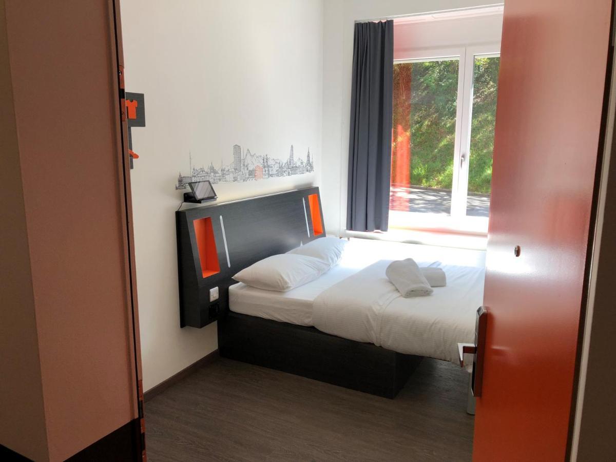 Easyhotel Zurich West Bagian luar foto