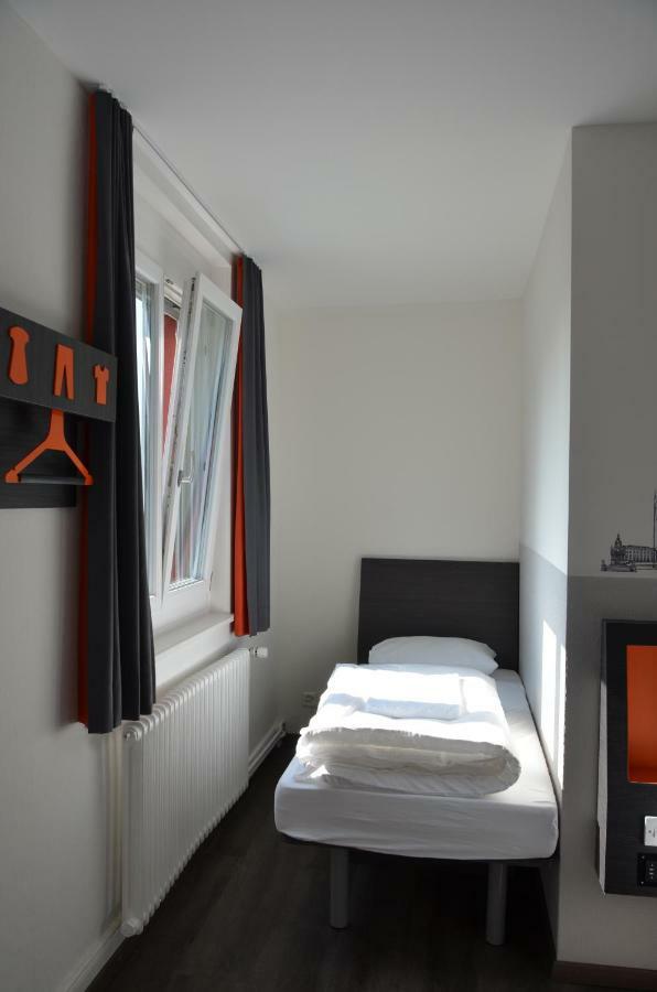 Easyhotel Zurich West Bagian luar foto