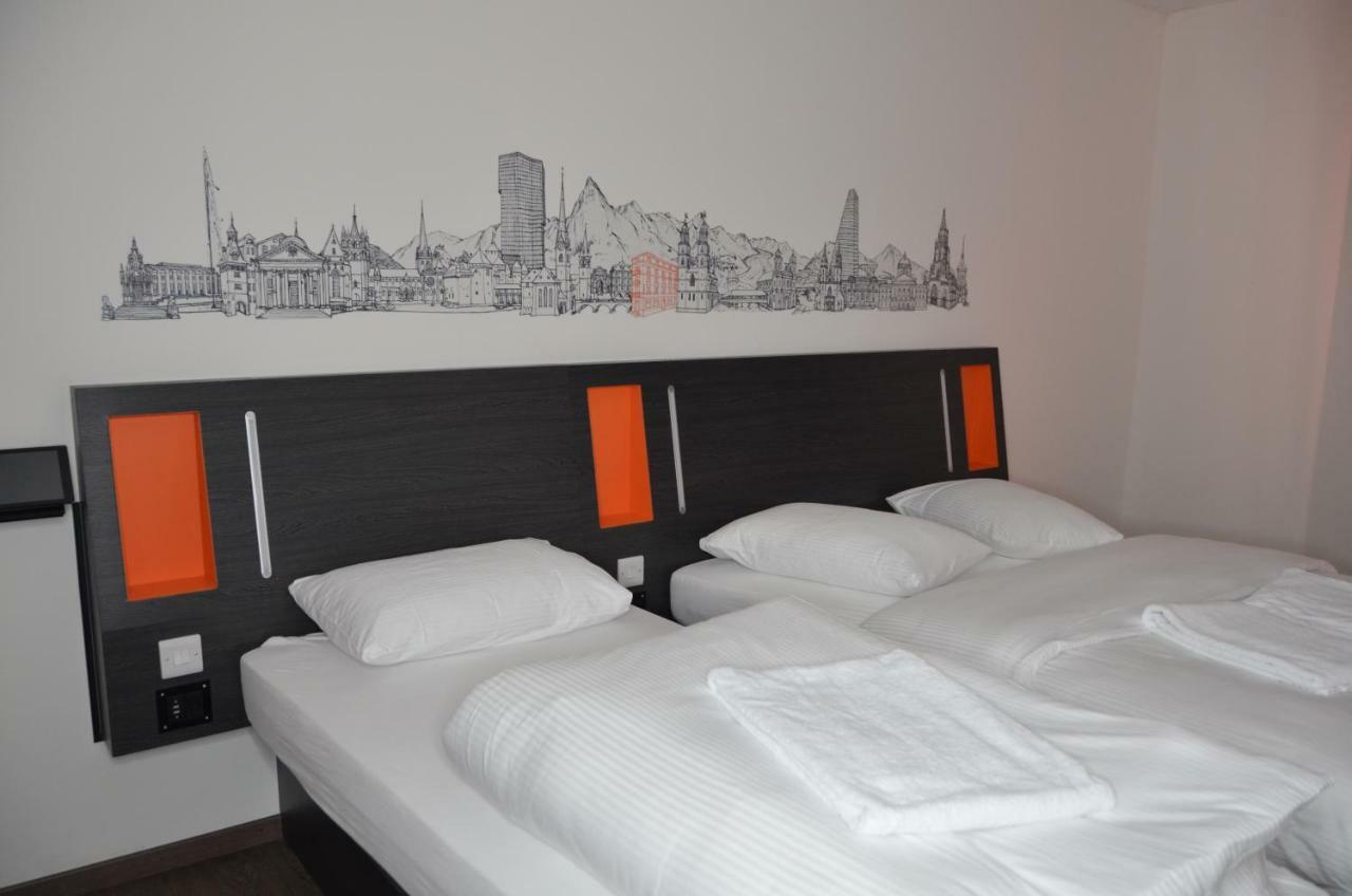 Easyhotel Zurich West Bagian luar foto